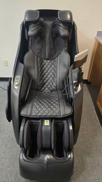Osaki OP-4D Master Floor Model - Black - MassageChairPlanet.com