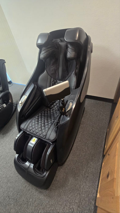 Osaki OP-4D Master Floor Model - Black - MassageChairPlanet.com