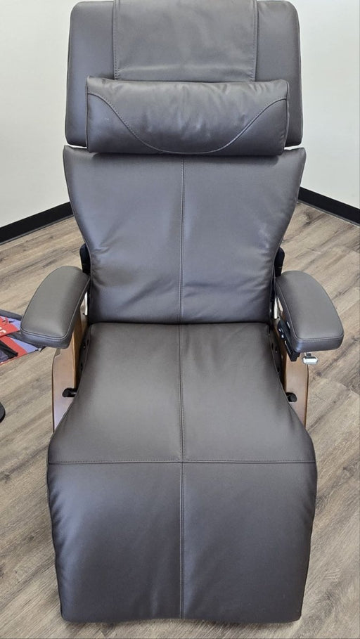 Human Touch Perfect Chair PC-420 Classic Manual Plus Zero Gravity Recliner | Floor Model Closeout - MassageChairPlanet.com