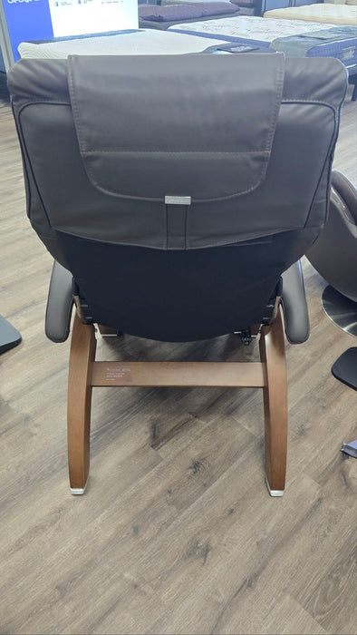 Human Touch Perfect Chair PC-420 Classic Manual Plus Zero Gravity Recliner | Floor Model Closeout - MassageChairPlanet.com