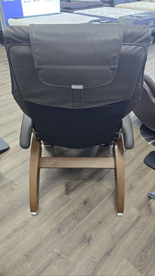 Human Touch Perfect Chair PC-420 Classic Manual Plus Zero Gravity Recliner | Floor Model Closeout - MassageChairPlanet.com
